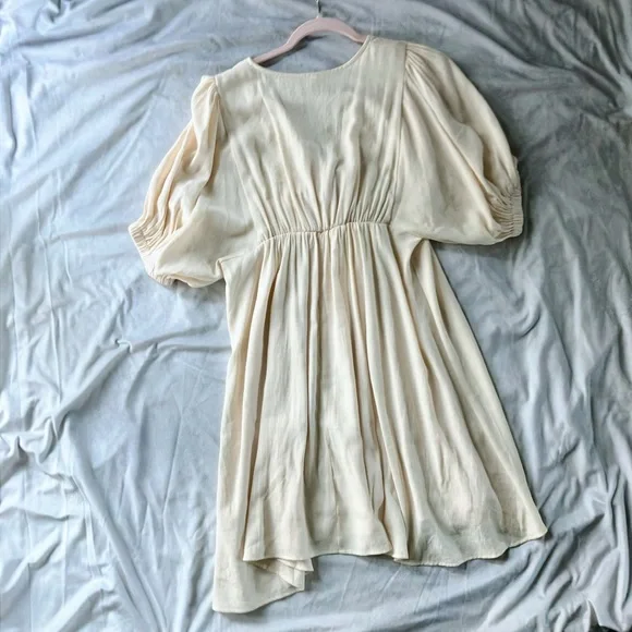 Elegant Cream Women's dress - Picture 4 of 4